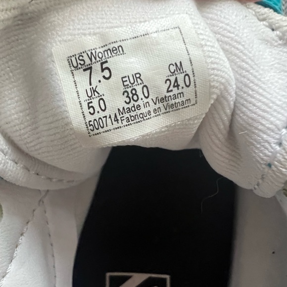 Vintage (not sold anymore) multi coloured vans - Picture 2 of 4